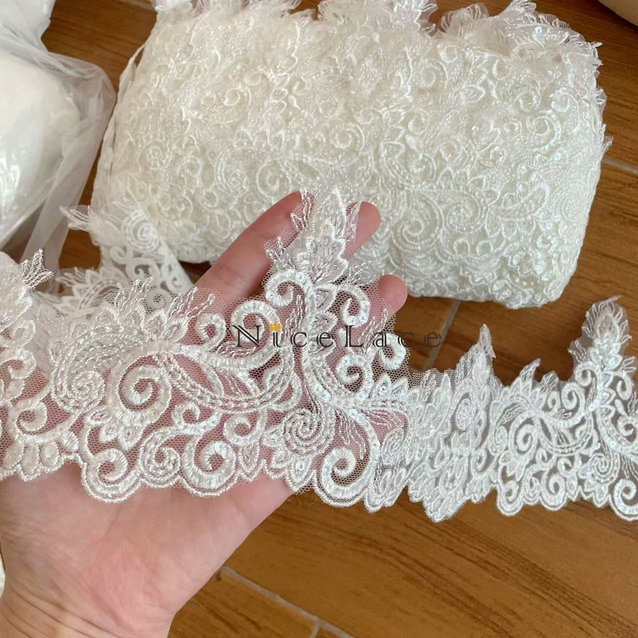 1 ヤードアイボリー刺繍レース絶妙な刺繍リボンスパンコールト - Wedding Water Supply のレビューと価格